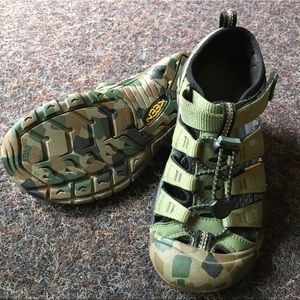 Boys Keen Sandals size 2
